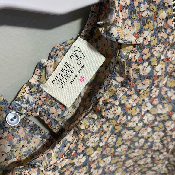 Floral blouse - Picture 2 of 3